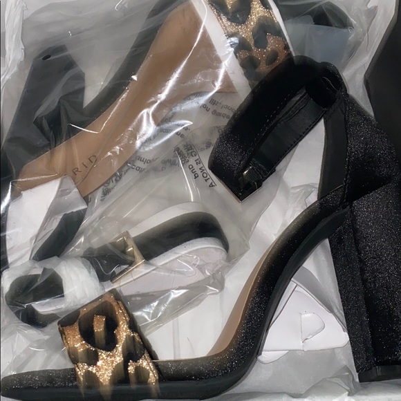 4in Lepard Velvet High Heel size 9.5 wide - Picture 1 of 3